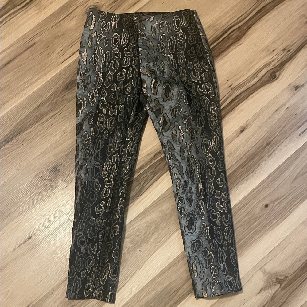 Vince Camuto Metallic animal print Jacquard slim ankle Pants size 2